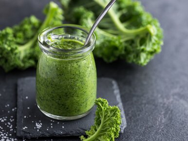 Miniatura: Miksuję zielone liście i chowam słoik do...