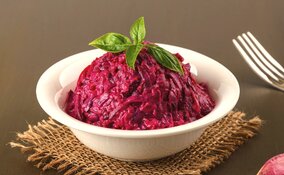 Miniatura: Ścieram na tarce i dodaję 2 składniki....