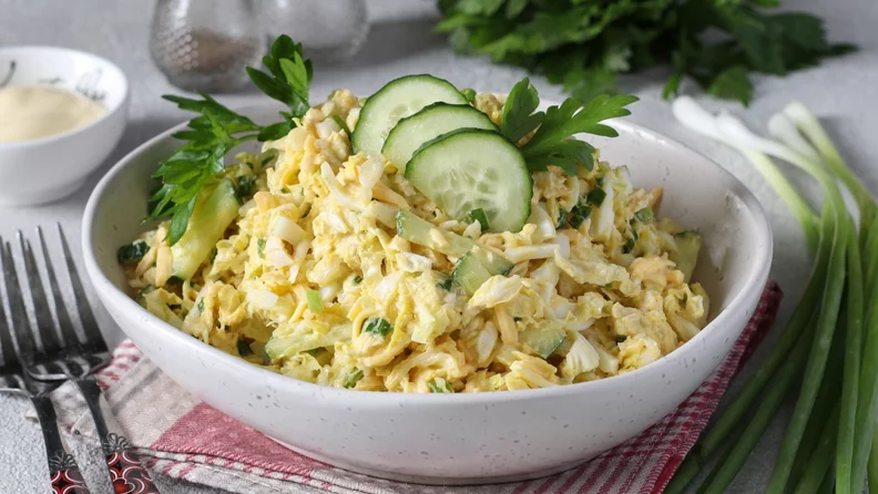 Miniatura: Siekam kurczaka i pół pekinki. Jem na...