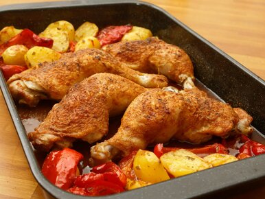 Miniatura: Wrzucam do brytfanny trzy składniki i po...