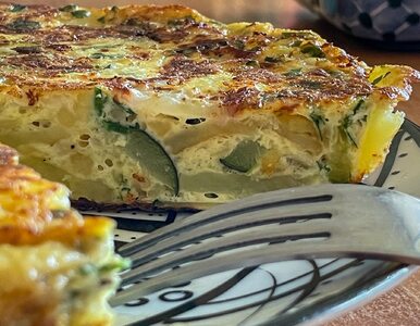Miniatura: Ten omlet ziemniaczany można jeść na zimno...