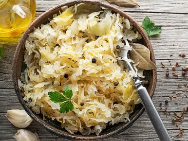 Miniatura: Kiszona kapusta i słodki dodatek. To...