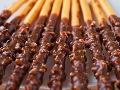 Miniatura: Zwykłe paluszki zamieniam w czekoladową...