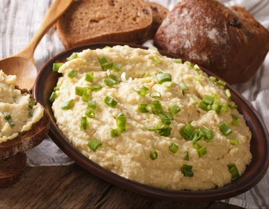 Miniatura: Ze śledzia i jajek robię pastę na...