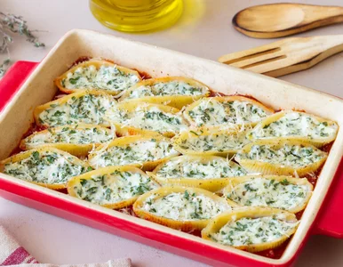 Miniatura: Postawiła przede mną te wielkie muszle....