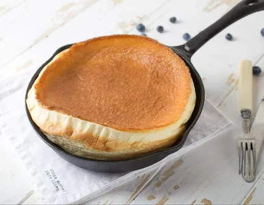 Miniatura: Dutch baby to puszysty pieczony naleśnik....