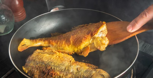 Miniatura: Po smażeniu ryb zawsze stawiam garnek na...