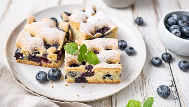 Miniatura: Miksuję kilka składników i dorzucam owoce....