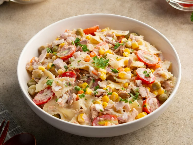 Miniatura: Puszka tuńczyka i sałatka od razu robi się...