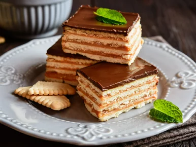 Miniatura: Herbatniki i puszka słodkiej masy. W 15...