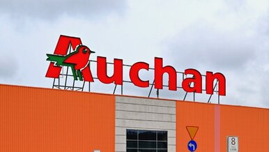 Miniatura: Auchan tnie cenę kawy Jacobs. Daje 2+1...