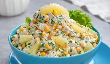 Miniatura: Kroję pierś z indyka i mieszam z 3...