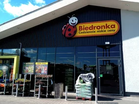 Miniatura: Biedronka mocno obniża ceny markowej kawy....
