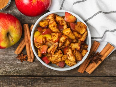 Miniatura: Kroję jabłka i podsmażam na patelni. To...