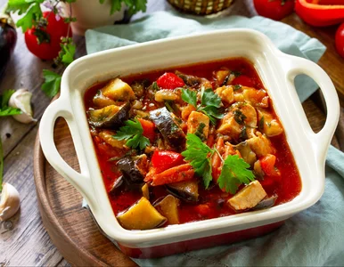 Miniatura: Nie dodaję pomidorów, a gulasz wychodzi...