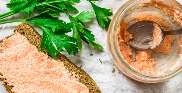 Miniatura: Weź puszkę szprotek i jajko. Ta szybka...