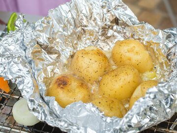 Ziemniaki w folii aluminiowej