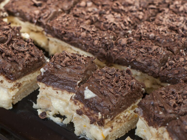 Miniatura: Łączę budyń z herbatnikami i wkładam do...