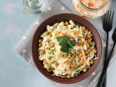 Miniatura: Do kiszonej kapusty dorzucam jeden...