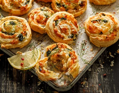 Miniatura: Gotowe ciasto i trzy dodatki zamieniam w...