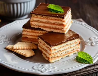 Miniatura: Zwykłe herbatniki i puszka słodkiej masy....