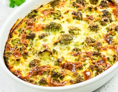 Miniatura: Kroję indyka, dorzucam zielone warzywa i...