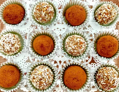 Miniatura: Z resztek sernika i babki robię deser...