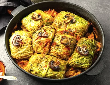 Miniatura: Mięsny farsz zawijam w karbowane liście....