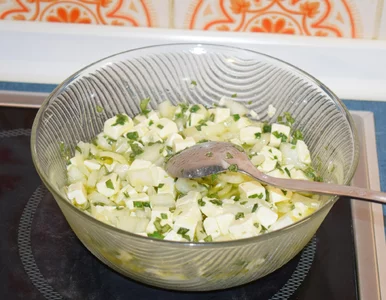 Miniatura: Zimą dokładam ten owoc do fety. Sałatka ma...