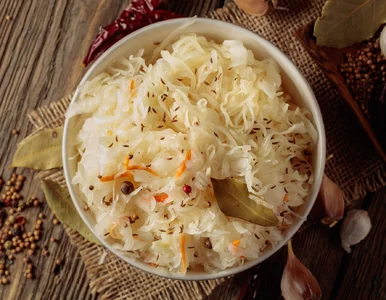 Miniatura: Zwykła kapusta kiszona? Dodaj dwie rzeczy,...