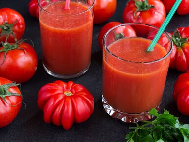 Miniatura: Do soku z pomidorów dodaję kwaśny płyn. To...