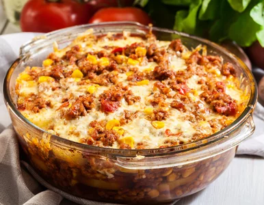 Miniatura: Układam ziemniaki z mięsem mielonym i mam...