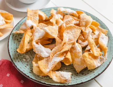 Miniatura: Większość faworków nasiąka tłuszczem. Te...