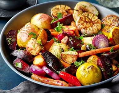 Miniatura: Do warzyw z piekarnika dorzucam te owoce....