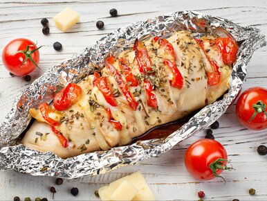 Miniatura: Nacinam pierś z kurczaka i wciskam 2...