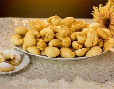 Miniatura: Kroję ciasto w trójkąty i zawijam pyszną...