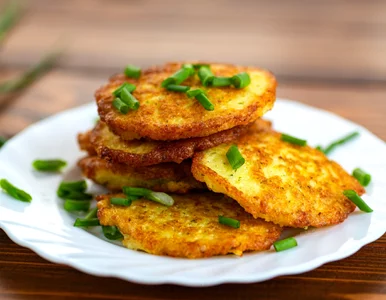 Miniatura: Dodaj 2 łyżki do placków ziemniaczanych...