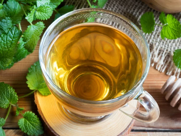 Miniatura: Po kolacji piję herbatkę z dwóch ziół....