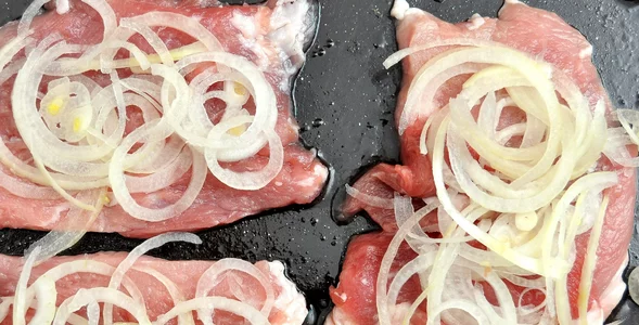 Miniatura: Plastry karkówki obkładam kilkoma...