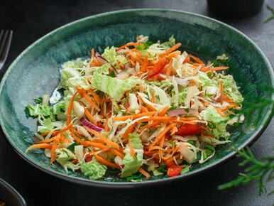 Miniatura: Ta surówka z kapusty pekińskiej znika u...