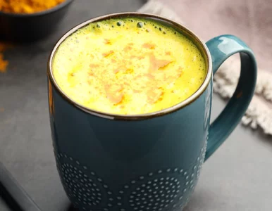 Miniatura: O poranku wsypuję tę przyprawę do mleka....