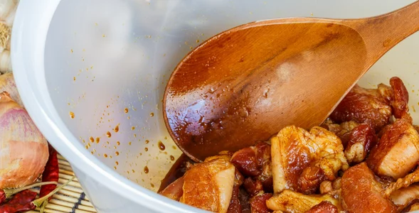 Miniatura: Wystarczą 3 łyżeczki. Moczę w tym mięso...