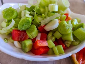 Miniatura: Soczysta i chrupiąca surówka z pora....