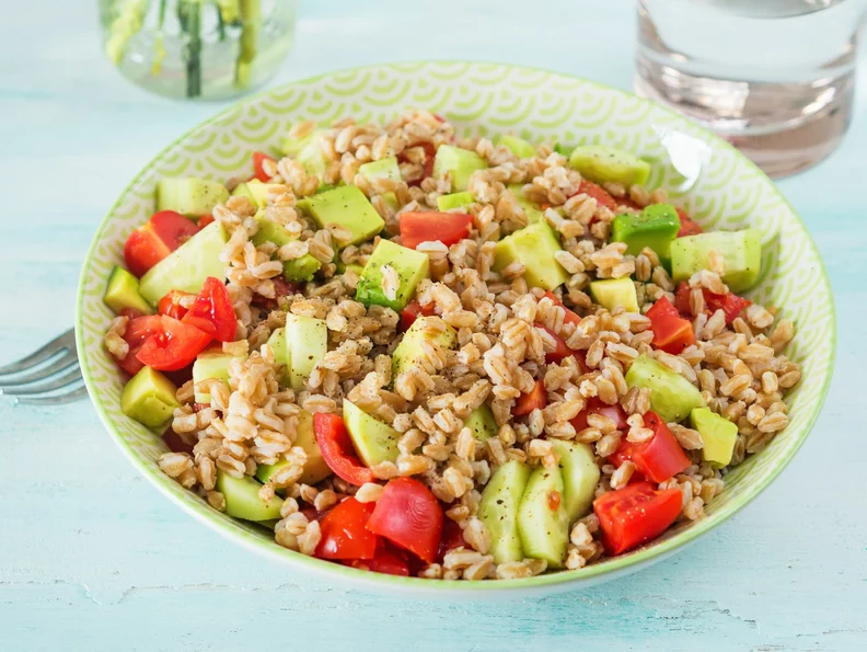 Miniatura: Nie bulgur ani makaron. Tę sycącą sałatkę...