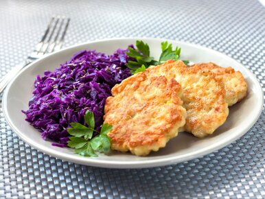 Miniatura: Kroję kurczaka w kostkę i dodaję jeden...