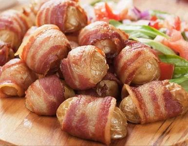 Miniatura: Zawijam ziemniaki w plastry i piekę....