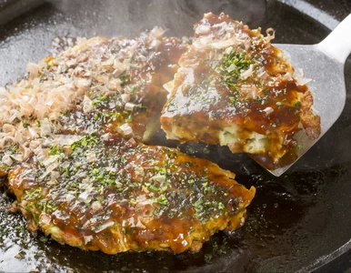 Miniatura: Zmieszaj jajka z kapustą i wylej na...