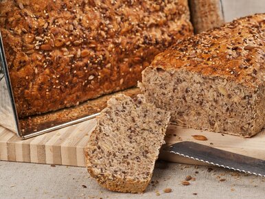 Miniatura: Chleba nie kupuję, tylko nastawiam na noc,...