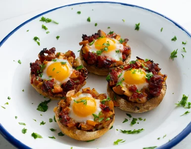 Miniatura: Do pieczarek wkładam 3 składniki i piekę....