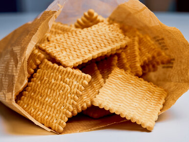 Miniatura: Kładę herbatniki i robię krem z 2...